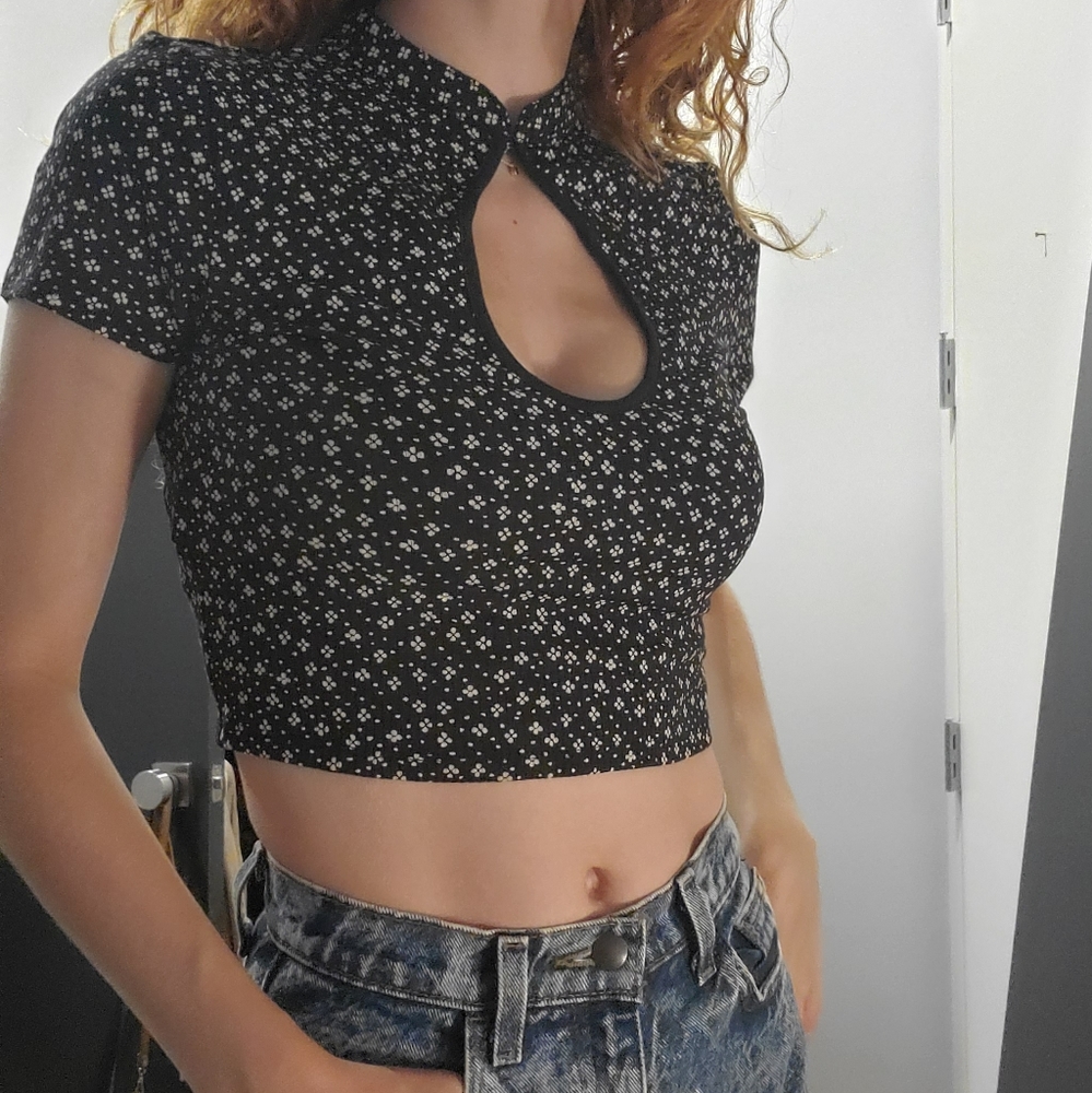 UO Black Keyhole Crop Top